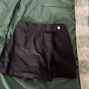 Black Skort